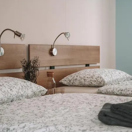 Neb-thun Lodge's 1 Hilterfingen Ringstrasse 6 بيت ضيافة
